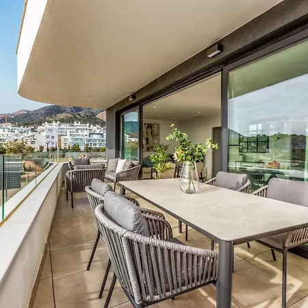 Vivi Homes - Carma Pool, Terrace, Garden & Фуэнхирола