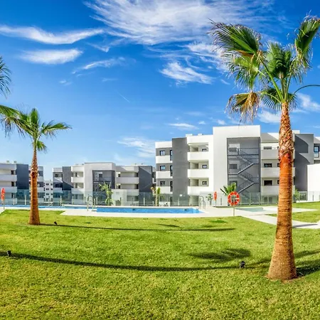 Апартаменты Vivi Homes - Carma Pool, Terrace, Garden & Фуэнхирола