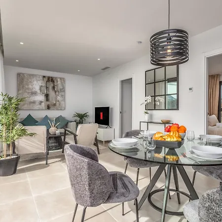 Vivi Homes - Carma Pool, Terrace, Garden&beach Apartamento