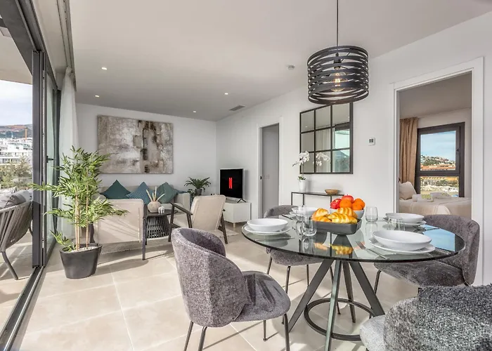 Vivi Homes - Carma Pool, Terrace, Garden & Apartment