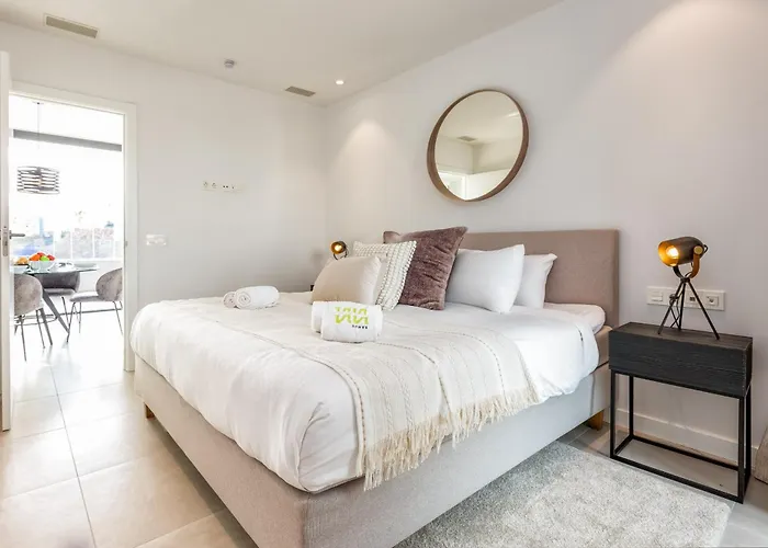 Vivi Homes - Carma Pool, Terrace, Garden & Apartment