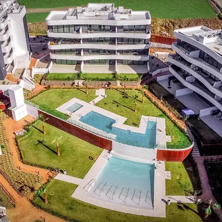 Vivi Homes - Carma Pool, Terrace, Garden & Lejlighed *