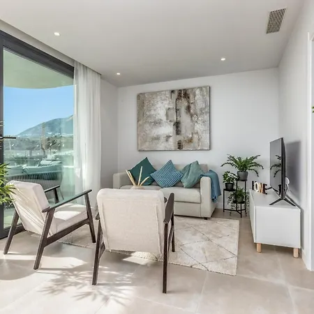 Vivi Homes - Carma Pool, Terrace, Garden & Lejlighed *