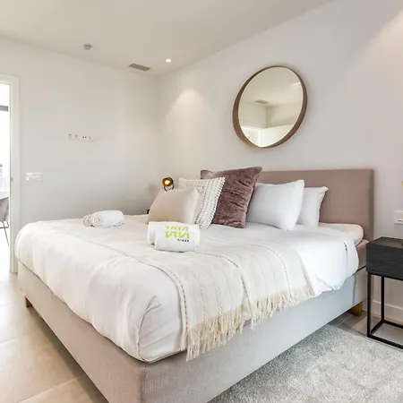 Vivi Homes - Carma Pool, Terrace, Garden & Lejlighed