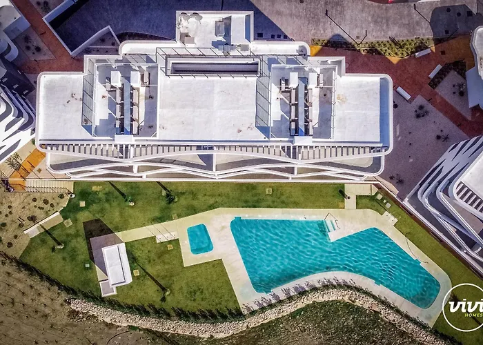 Vivi Homes - Carma Pool, Terrace, Garden & Фуэнхирола